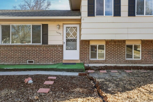 Photo - 1549 Sanderson Ave