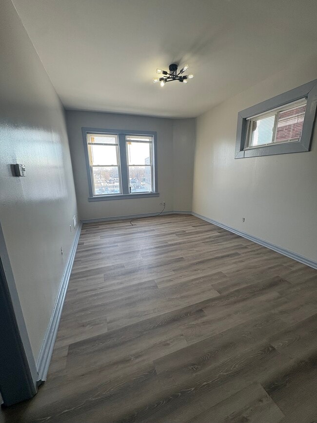 Building Photo - Soldoris Unit 305