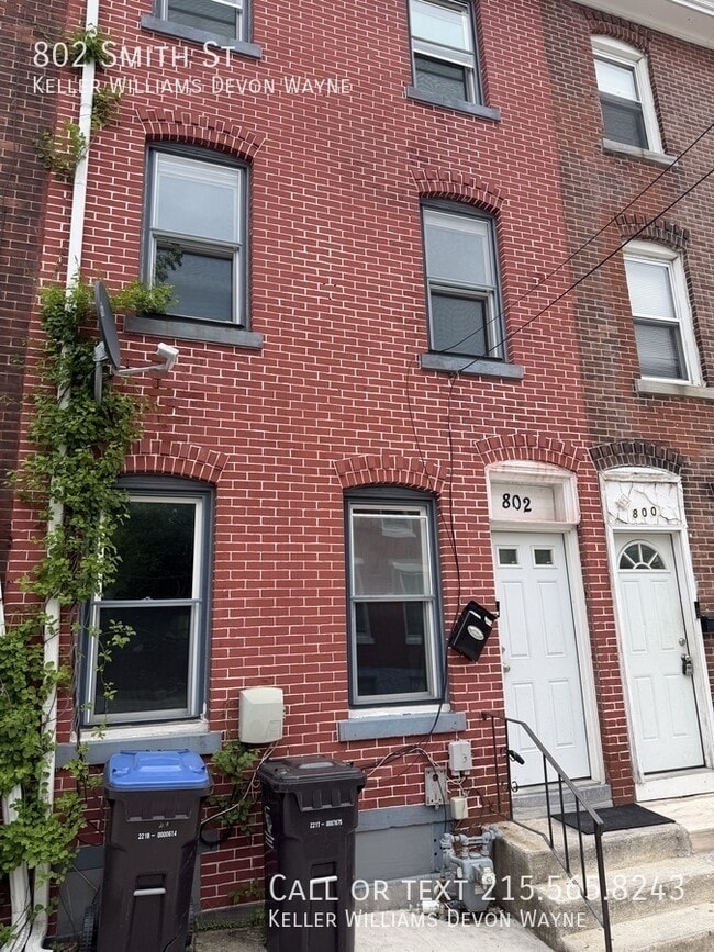 Building Photo - 802 Smith St