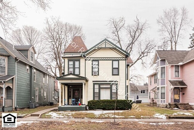 Building Photo - 1011 W Wayne St Unit Apt 3