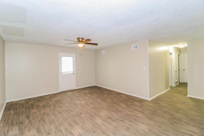 Photo - 3883 Winwood Dr