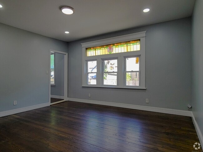 Building Photo - 125 Smith St Unit 1 Rental