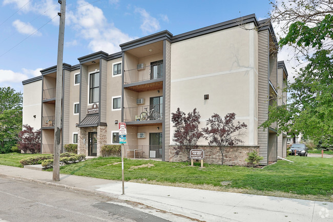 Building Photo - 1313 Como Ave SE Rental