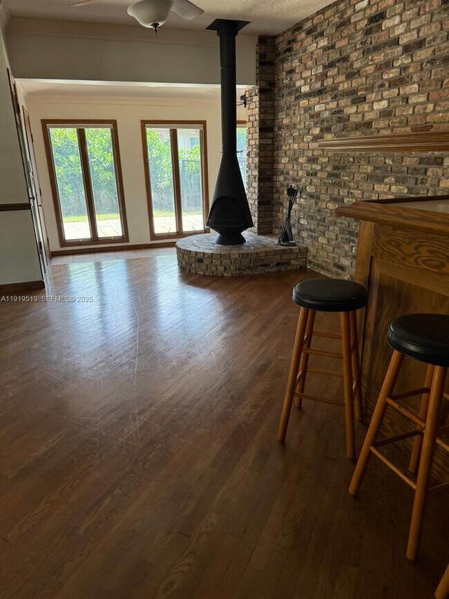 Photo - 5461 W Broward Blvd