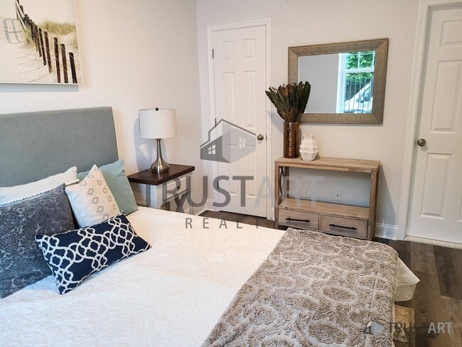 Photo - 4732 Longshore Ave Unit 2