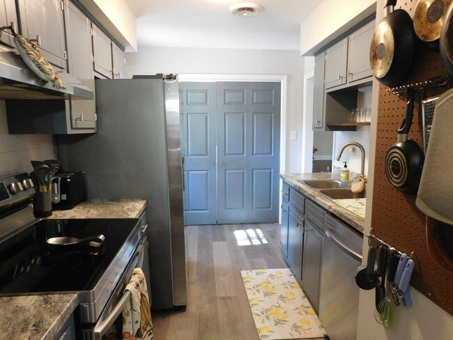 Photo - 842 Halifax Cir