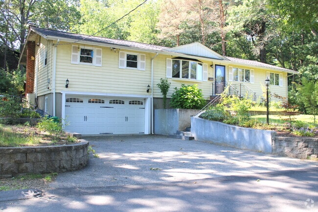 Building Photo - 5 Cheryl Ave Rental
