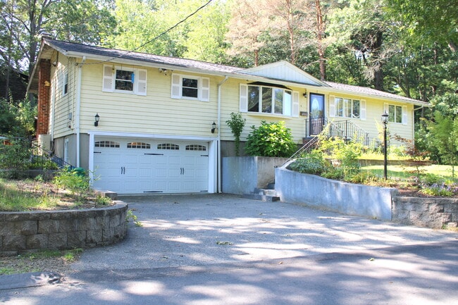 Building Photo - 5 Cheryl Ave Rental