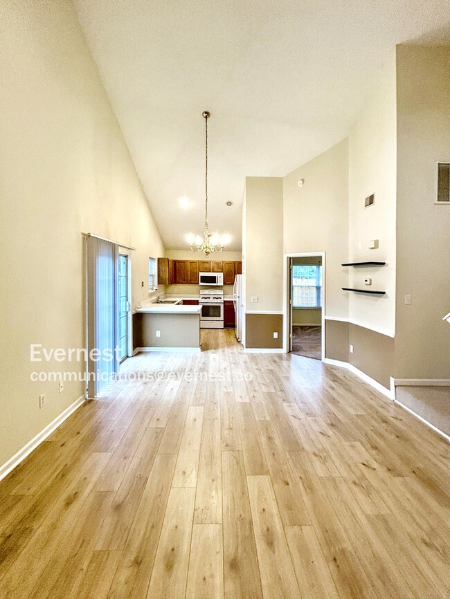 Photo - 416 Commons Dr House