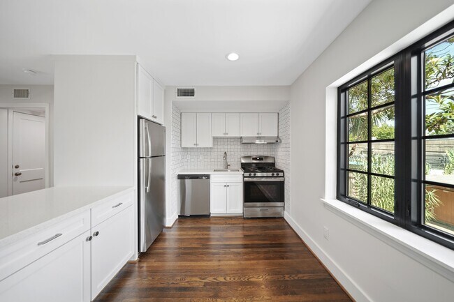 Photo - 520 Lovett Blvd Unit 2D