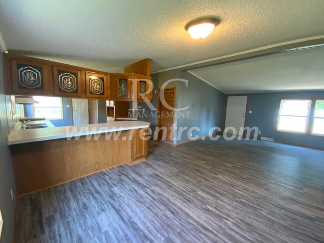 Photo - 911 Central-