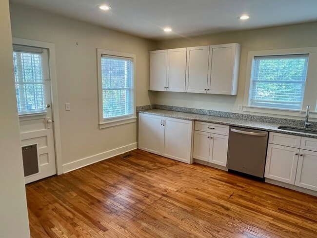 Photo - Pet Friendly Home with Fenced Yard in Sylvan Park, 3 Bedrooms/ 1 Bath, Minutes to the Greenway