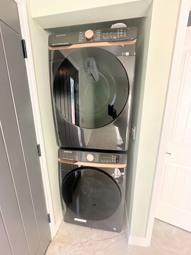 Photo - 22235-22241-22243 Wyandotte St. Unit 22243 (JADU)