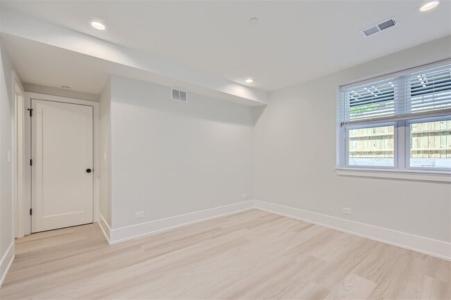 Photo - 1830 W Cuyler Ave Unidad 1