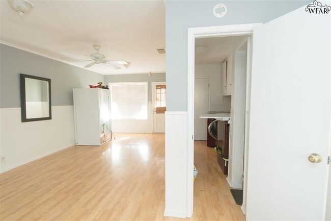 Photo - 2415 Ellingham