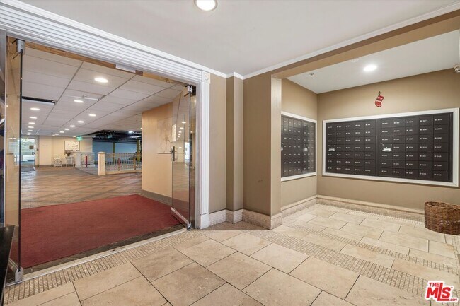 Photo - 620 S Gramercy Pl Unit 327