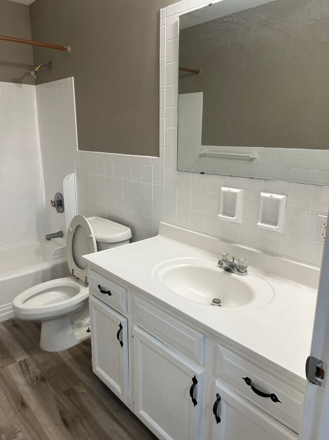 Photo - 5907 Staughton Dr Unidad 5907 Staughton Dr #3