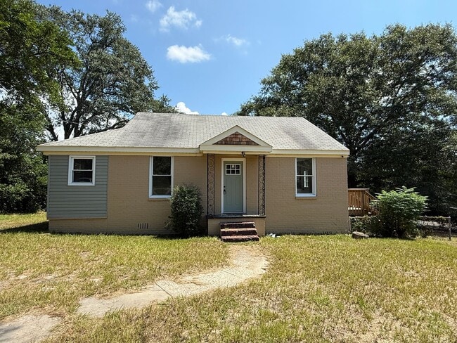Building Photo - Newly Renovated 2 Bed/1 Bath Cottage Rental