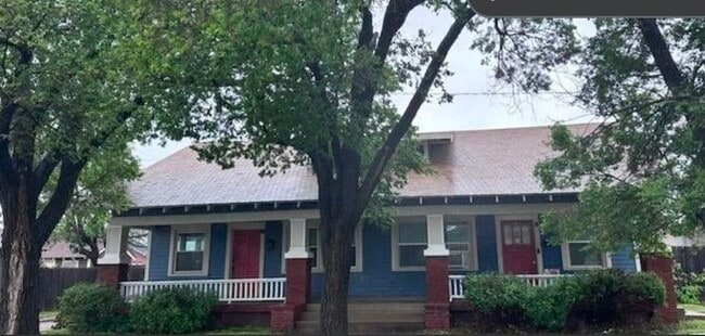 Building Photo - 110 SE 22nd Ave Unit 1