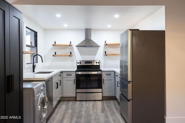 326 N 17th Dr Unit 3