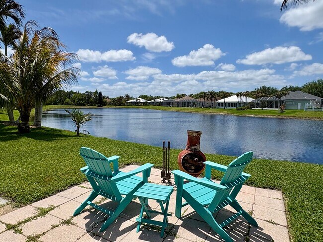 Photo - 3/2/2 with huge screened-in lake view patio in The Pines/Jensen Beach
