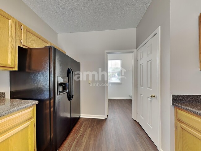 Photo - 121 Golden Crest Ct