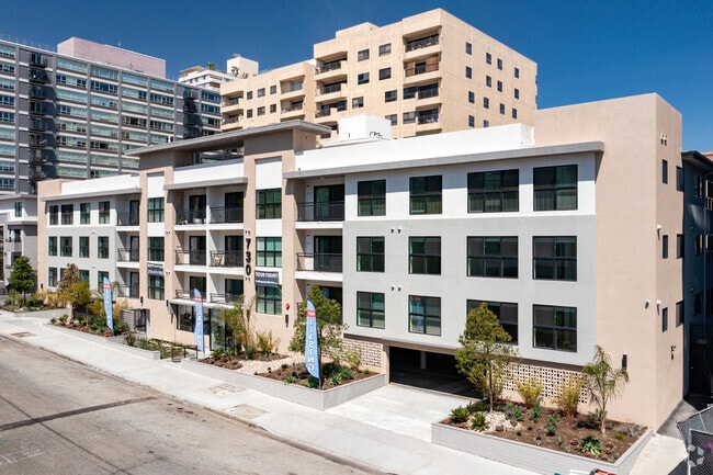 Kingsley Diplomat Apartments - Hollywood Regis Condominiums