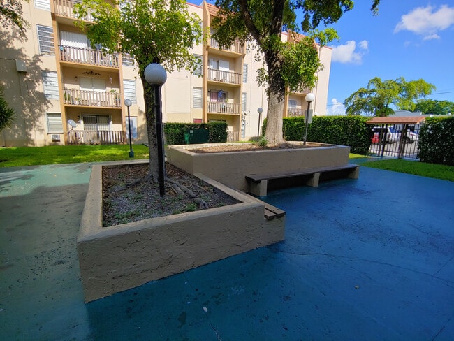 Building Photo - 4715 NW 7th St Unit 410