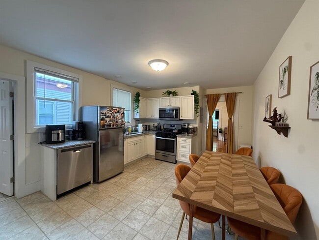 Building Photo - 18 Garrison Ave Unit #7 Rental