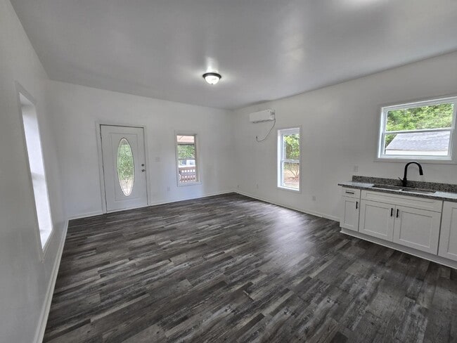 Photo - 61 Sargent Farmer St