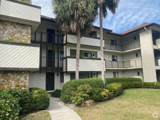 Building Photo - ** PINEWOOD LAKES** 2 BED 2 BATH**ANNUAL *... Rental