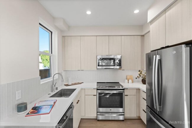 Building Photo - 255 Gellert Dr Unit A Rental