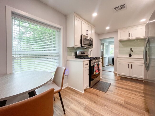 Photo - 3010 Cole Ave