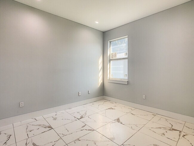 Photo - 5237 Jennings St