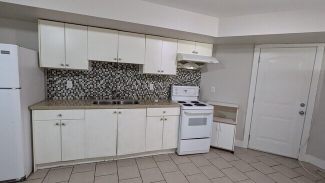 Photo - 14843-14863 63 Ave