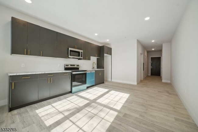 Photo - 227 N Walnut St Unit 415