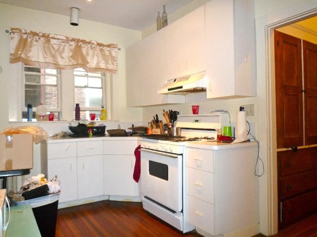 Building Photo - 176 Winthrop Rd Unit 5