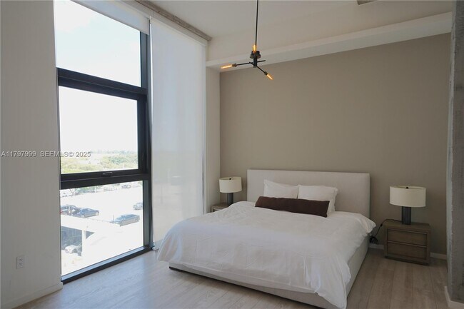 Building Photo - 7920 NE 2nd Ave Unit 404