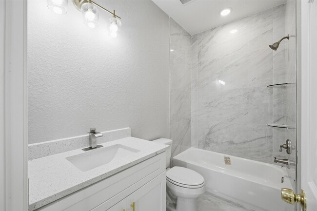 Photo - 1915 Ross Ave