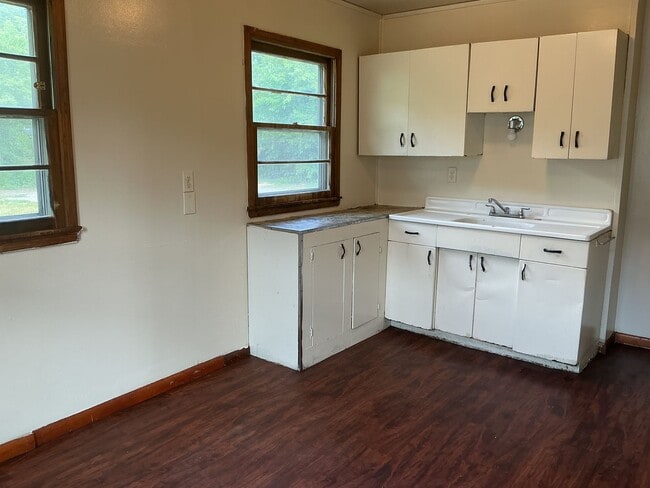 Building Photo - 2 bedroom single family home