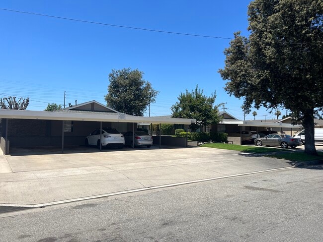 Photo - Oak Street Apartments