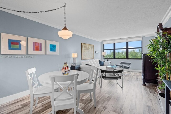 Photo - 1401 N Riverside Dr Unit 604