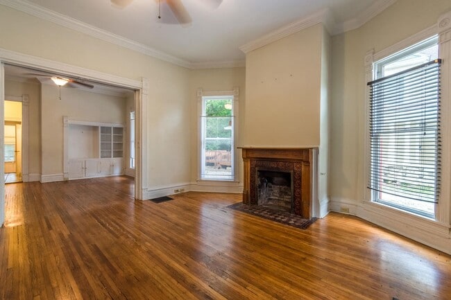 Photo - 434 E 2nd St