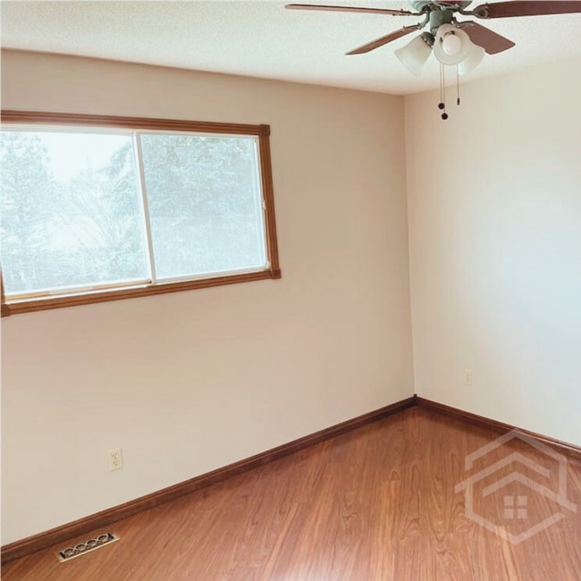 Photo - 3-Bedroom House in Tillsonburg!!