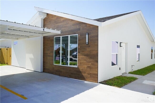Building Photo - 2113 E San Andrea St Unit 3 Rental
