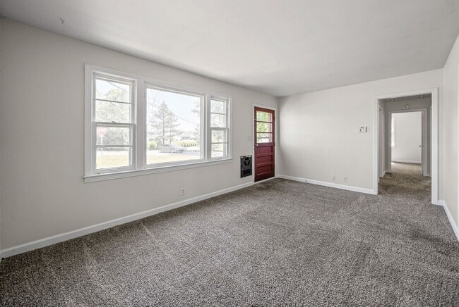 Photo - 3 Bedroom Home For Rent Near Lowes On Madison Street!