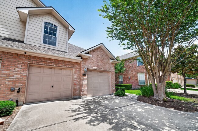 Photo - 1015 Enclave Square S