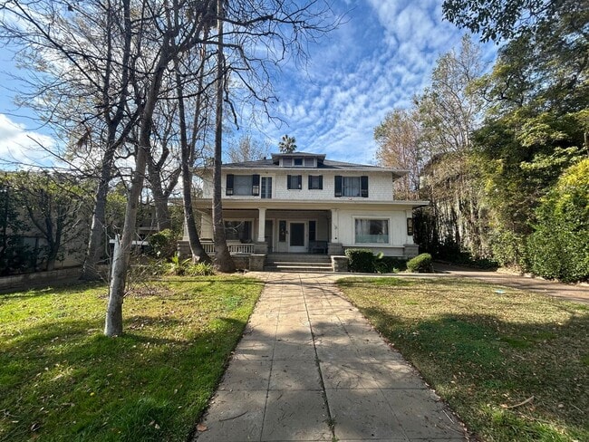 Building Photo - 1101 N Los Robles Ave Unit B