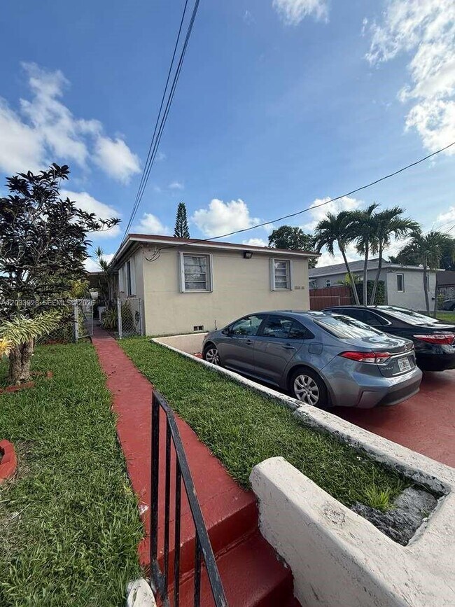 Photo - 1140 SW 9th St Unit 2