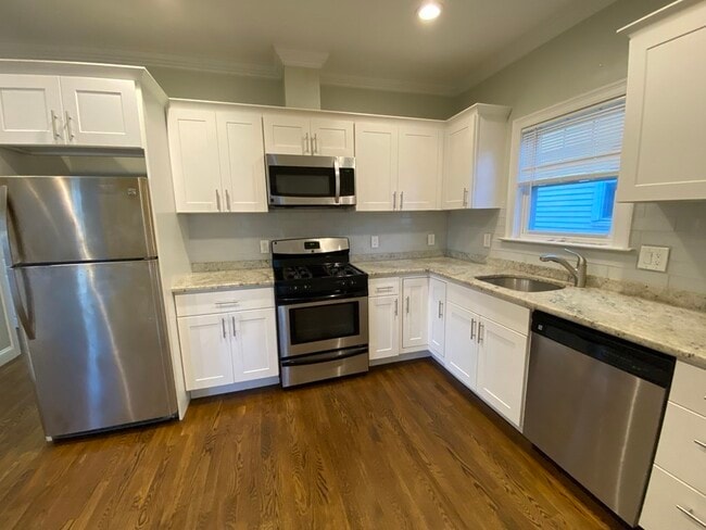 Building Photo - 43 Derby St Unit 1